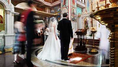 Браки заключают на небесах — до трех раз: РПЦ установила лимит на венчание