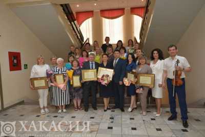 Соцработники Хакасии принимают поздравления