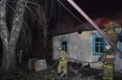 Сегодня утром пожарные потушили дом   на абаканских  дачах