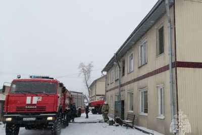 Пожарные спасли людей из загоревшегося дома в Усть-Абакане