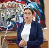 Ольга Колесникова, директор института филологии и искусств ХГУ, пожелала успеха студентам и преподавателям. 