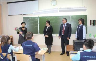В Хакасии учителя Нацгимназии поздравили с государственной наградой