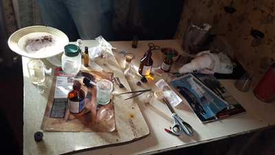 С хозяином наркопритона в Хакасии расплачивались наркотиками