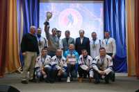 Олимпийские чемпионы наградили хоккеистов Хакасии
