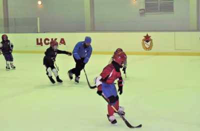 В Хакасии юные хоккеисты уже тренируются на льду