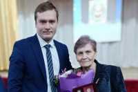 Валентин Коновалов наградил заслуженного учителя медалью «Трудовая доблесть Хакасии»