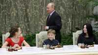 Путин предложил продлить программу материнского капитала до 2022 года