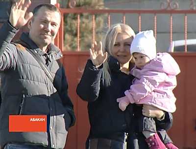 Жители Санкт-Петербурга удочерили малышку из Хакасии, которая, возможно, не будет ходить
