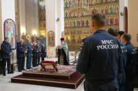 В Хакасии пожарные приняли участие в молебне в честь иконы-покровительныцы