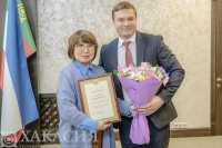 Валентин Коновалов наградил журналистов Хакасии