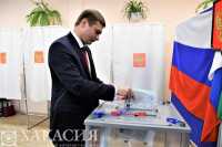 Глава Хакасии проголосовал на избирательном участке