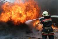 Ночью в столице Хакасии пожарные тушили гараж