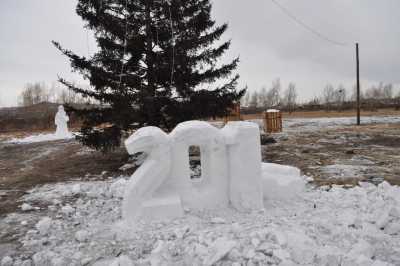 В Хакасии вандалы добрались до снежных фигур