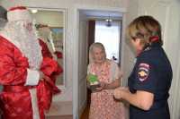 Дед Мороз из полиции помог старым приятельницам найти друг друга