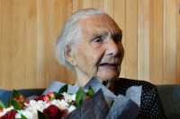 Жительница Саяногорска принимает поздравления со 100-летним юбилеем