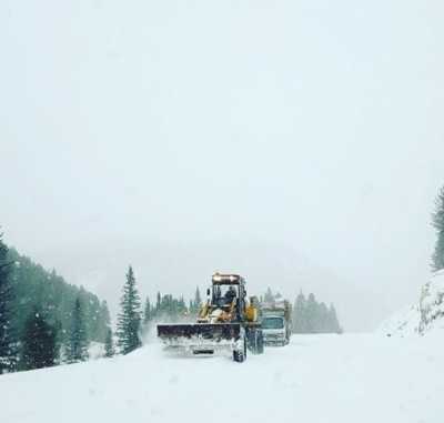 В Хакасии грейдеры расчищают от снега дороги к населенным пунктам
