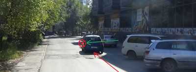 В Хакасии первоклассник попал под колеса иномарки во дворе