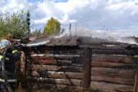Пожарные Хакасии тушили барак и баню
