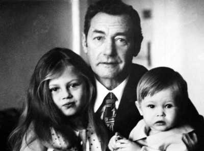 1970-е годы. Шамиль Булатов — с любимыми внучками. 
