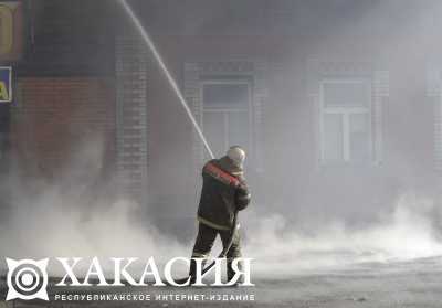 В Усть-Абакане ликвидировали крупный пожар