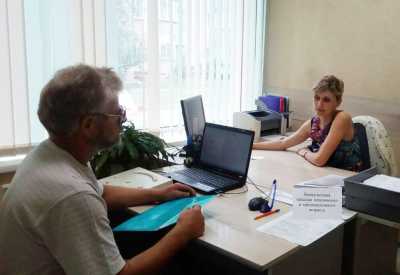 В Хакасии помогают с трудоустройством пенсионерам