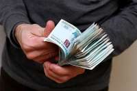 В Абакане мужчина отобрал у салона сотовой связи 42 тысячи рублей