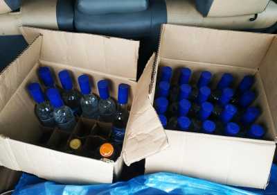 74 бутылки странной водки изъяли у жительницы Хакасии
