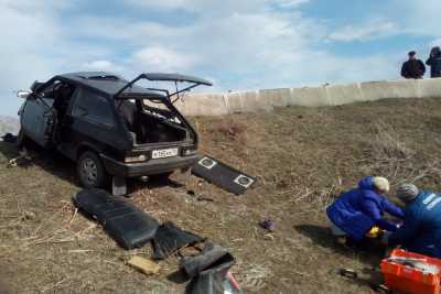 В Хакасии пьяный водитель смял авто об отбойник