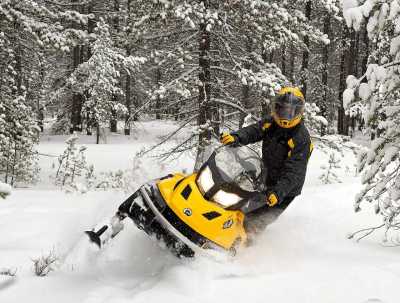Спасатели Хакасии просят ездить на снегоходах правильно