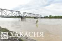 Уровень воды в реке Абакан опустился