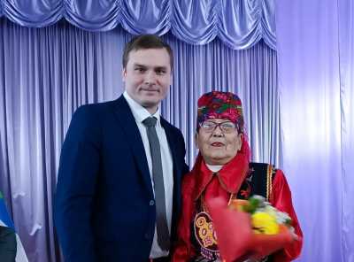 Валентина Чебодаева получила медаль «Родительская доблесть Хакасии»