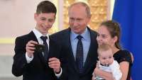 Владимир Путин вручил орден «Родительская слава» семье Шутылевых из Хакасии