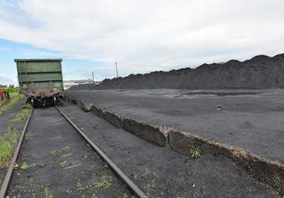 По данным Росреестра, на территории Абакана выявлено 15 участков, на которых проводятся складирование, выгрузка и перегрузка угля. 