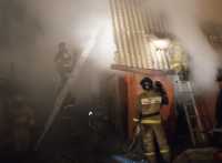 За сутки в Хакасии пожарные потушили баню, гараж, дом, балкон