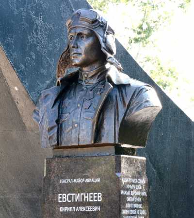 Монумент дважды героя Советского Союза установили в Черногорске