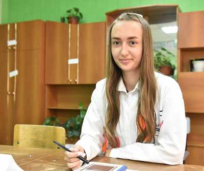 Выпускница абаканской школы № 20 Ксения Русакова благодарна педагогам за знания и поддержку и полностью готова ко всем экзаменам. 