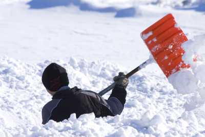 Товар в снегу: жители Абакана зарабатывали на перепродаже наркотиков