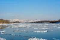 Мороз и снег украсили реку Абакан