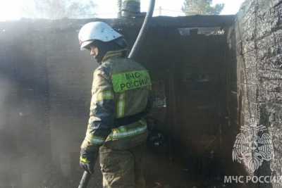 Конноспортивный комплекс и жилой дом тушили пожарные в Алтайском районе