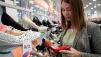 В России с 1 июня начнется эксперимент по маркировке обуви