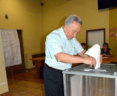 Владимир Штыгашев отдал свой голос за кандидатов-однопартийцев.