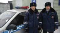 Двух человек спасли из горящего дома сотрудники ГИБДД Хакасии