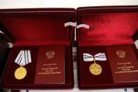 Двоих жителей Хакасии наградили медалями ордена &quot;Родительская слава&quot;