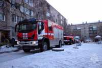Пожар заставил эвакуироваться жильцов многоэтажного дома в Сорске