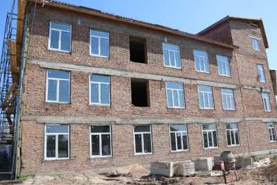В Хакасии продолжают строить Белоярскую трехэтажную поликлинику