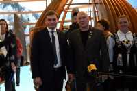 Стенд Хакасии на выставке «Россия» посетил лётчик-космонавт Олег Артёмьев