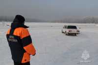 Инспекторы проверили безопасность проведения гонок на льду в Абакане