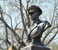Подлинный воинский дух и характер нашего земляка-героя удалось передать скульптору Михаилу Баскакову. 