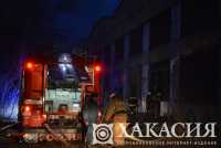 Жители Хакасии эвакуировались из горящего на 72 кв.м. дома