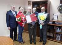 Семье из Черногорска вручили юбилейный сертификат на маткапитал